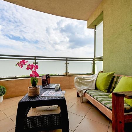 Family Apartment With A Terrace On Aleje Jerozolimskie Varsó Kültér fotó