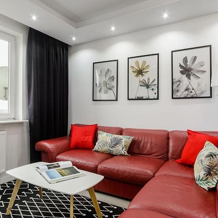 Family Apartment With A Terrace On Aleje Jerozolimskie Varsó Kültér fotó