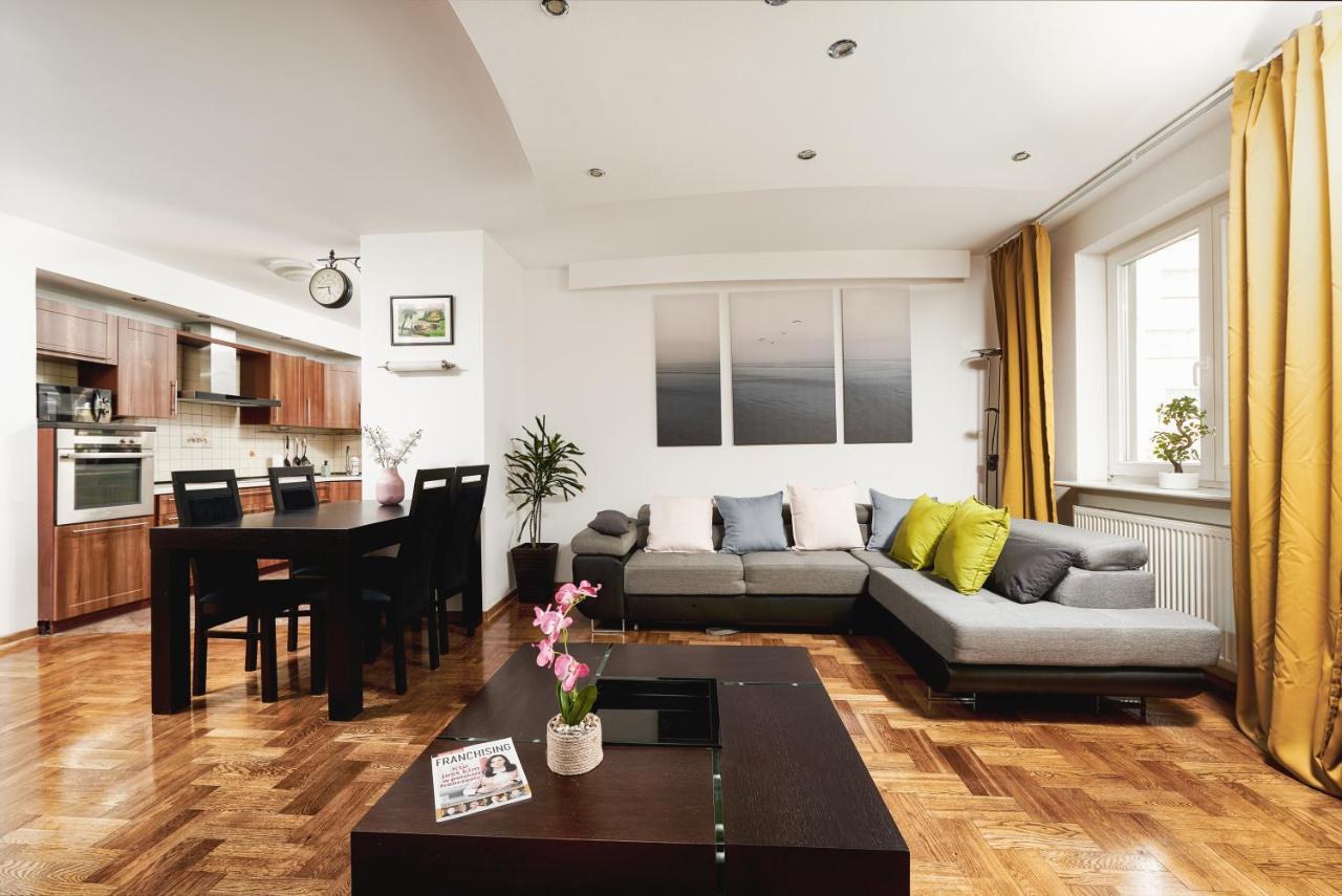 Family Apartment With A Terrace On Aleje Jerozolimskie Varsó Kültér fotó