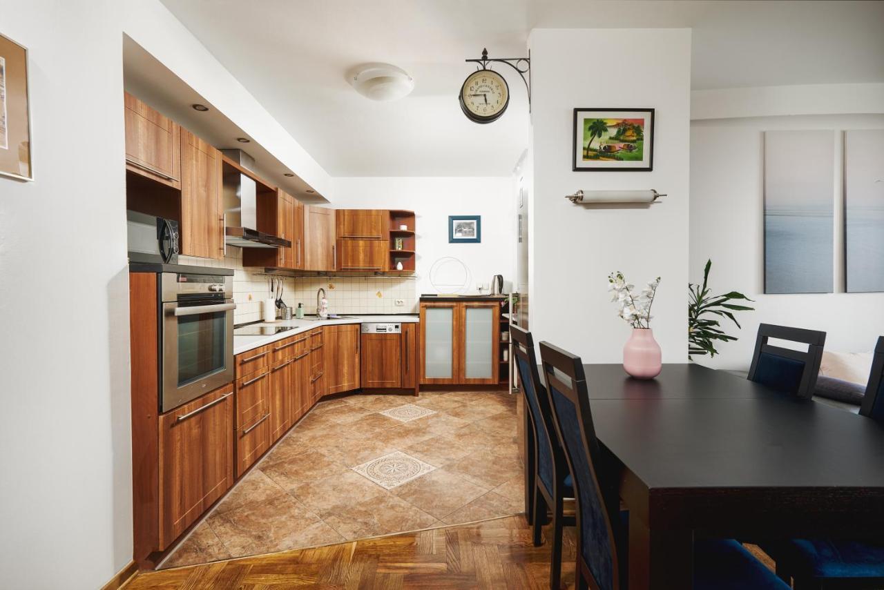 Family Apartment With A Terrace On Aleje Jerozolimskie Varsó Kültér fotó