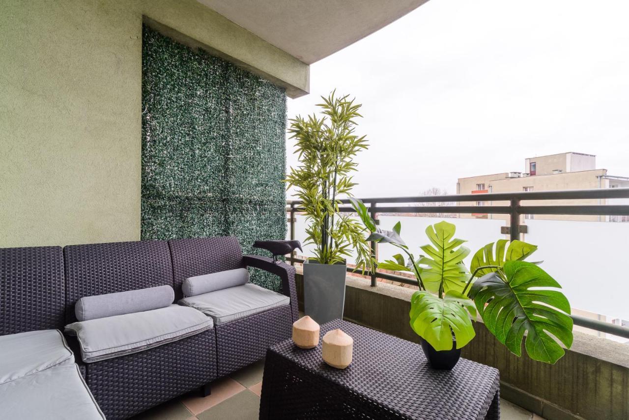 Family Apartment With A Terrace On Aleje Jerozolimskie Varsó Kültér fotó