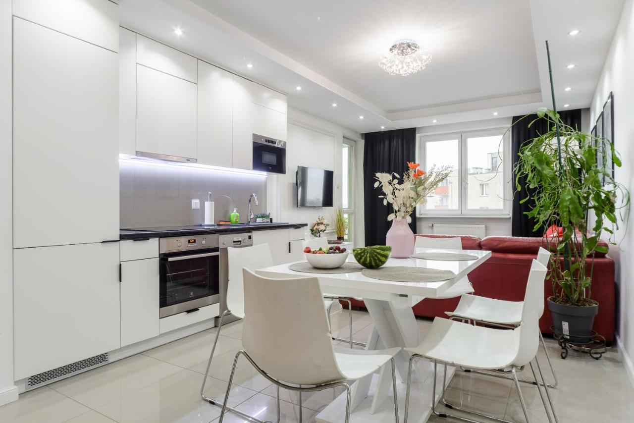 Family Apartment With A Terrace On Aleje Jerozolimskie Varsó Kültér fotó
