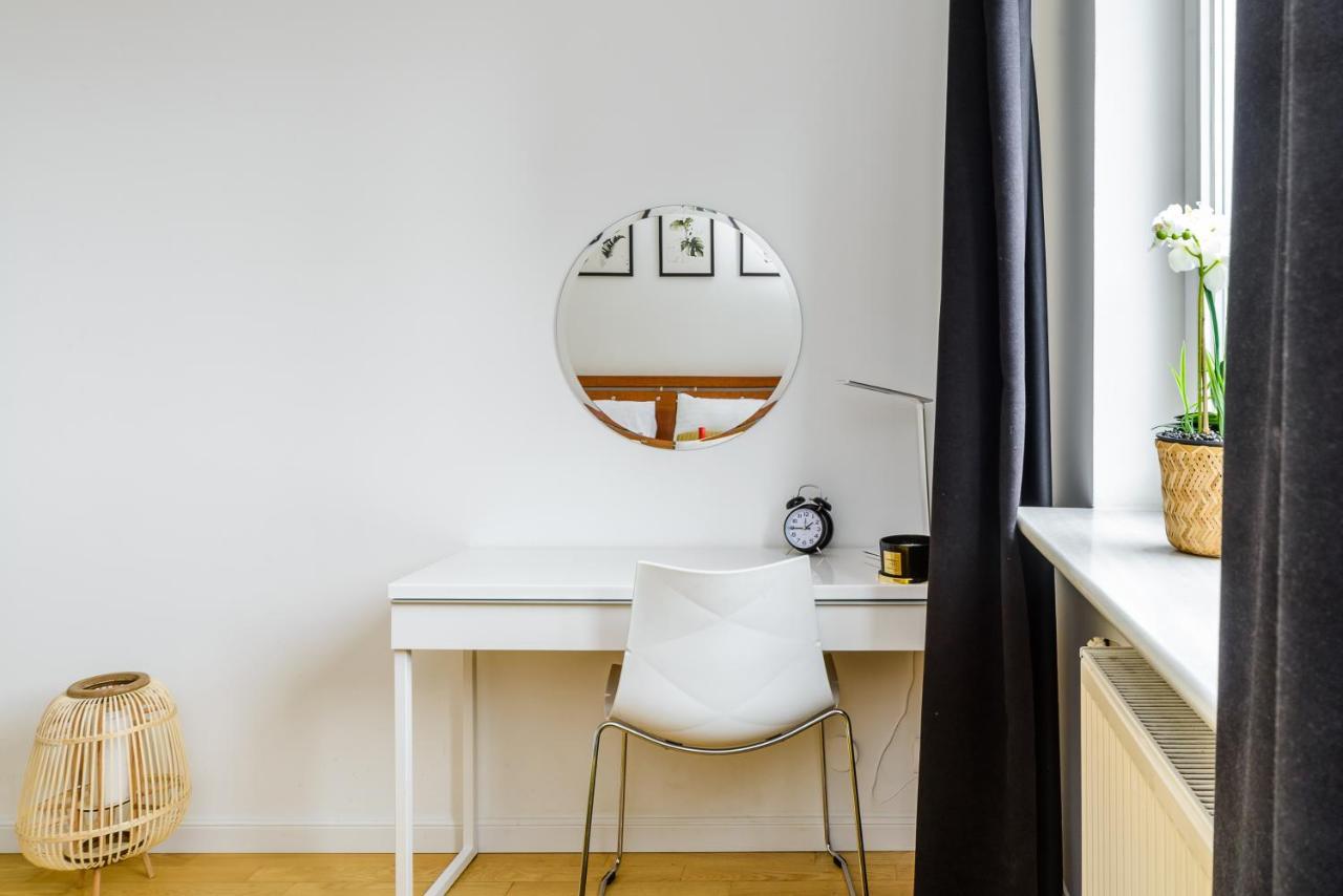 Family Apartment With A Terrace On Aleje Jerozolimskie Varsó Kültér fotó