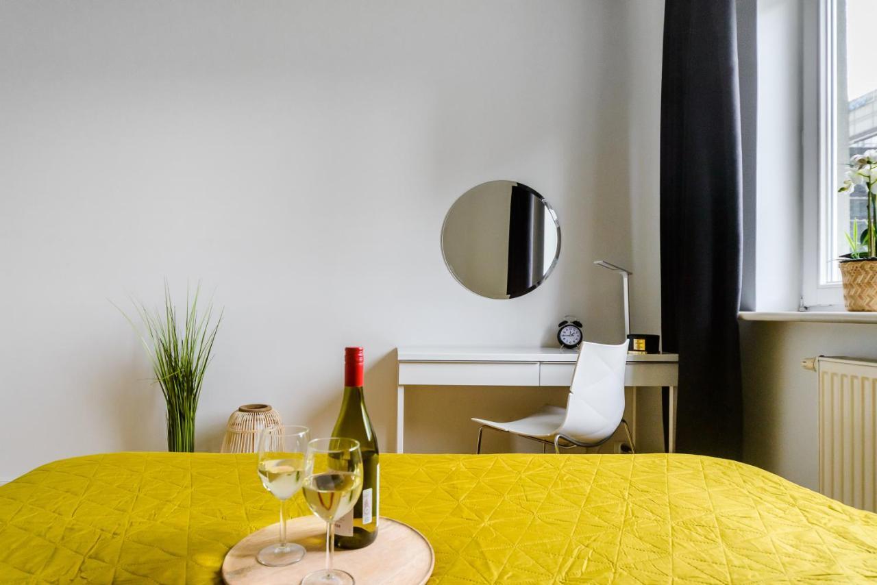 Family Apartment With A Terrace On Aleje Jerozolimskie Varsó Kültér fotó